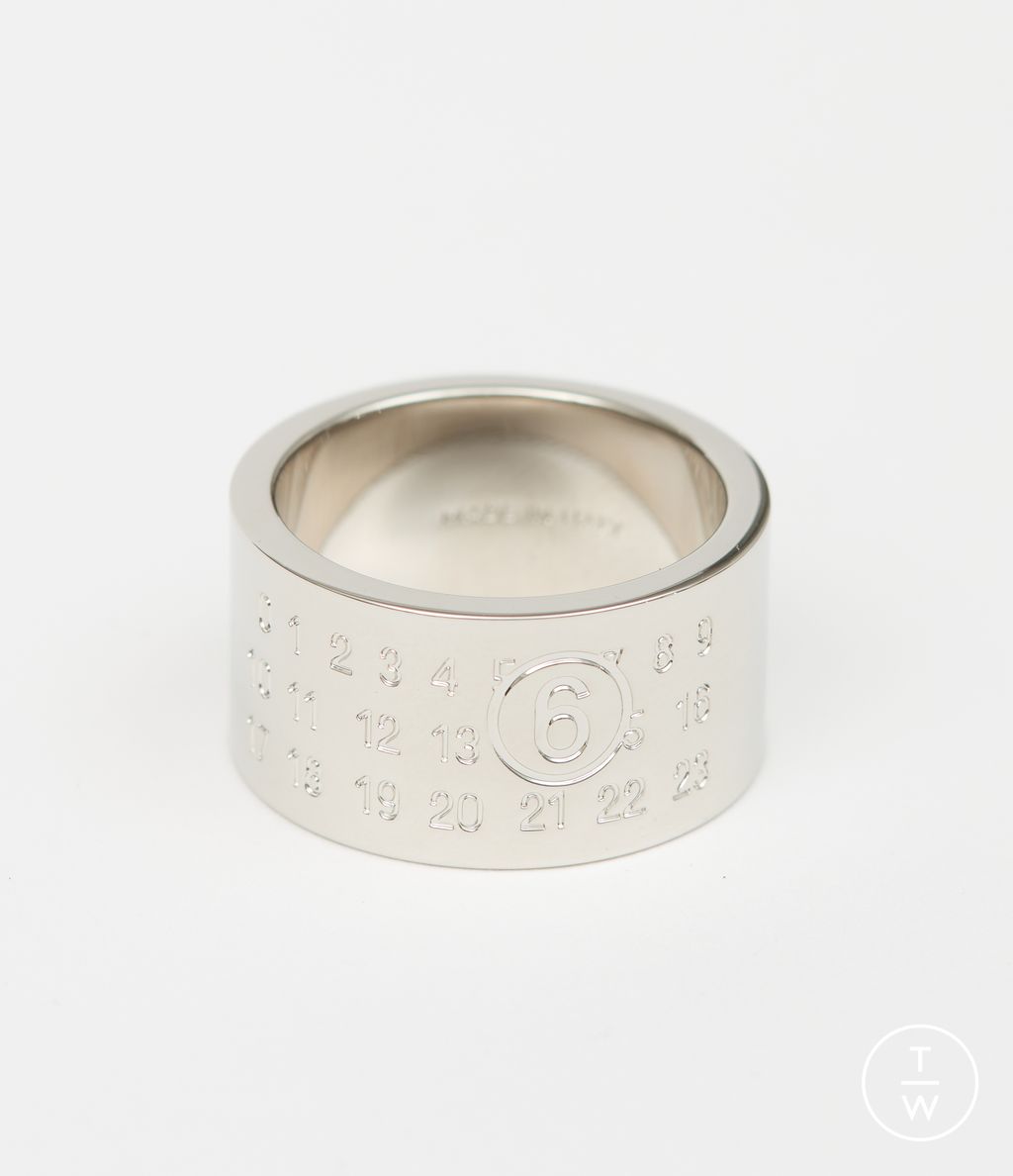 Fashion Week Florence - Pitti Fall/Winter 2025 look 62 from the MM6 Maison Margiela collection menswear accessories