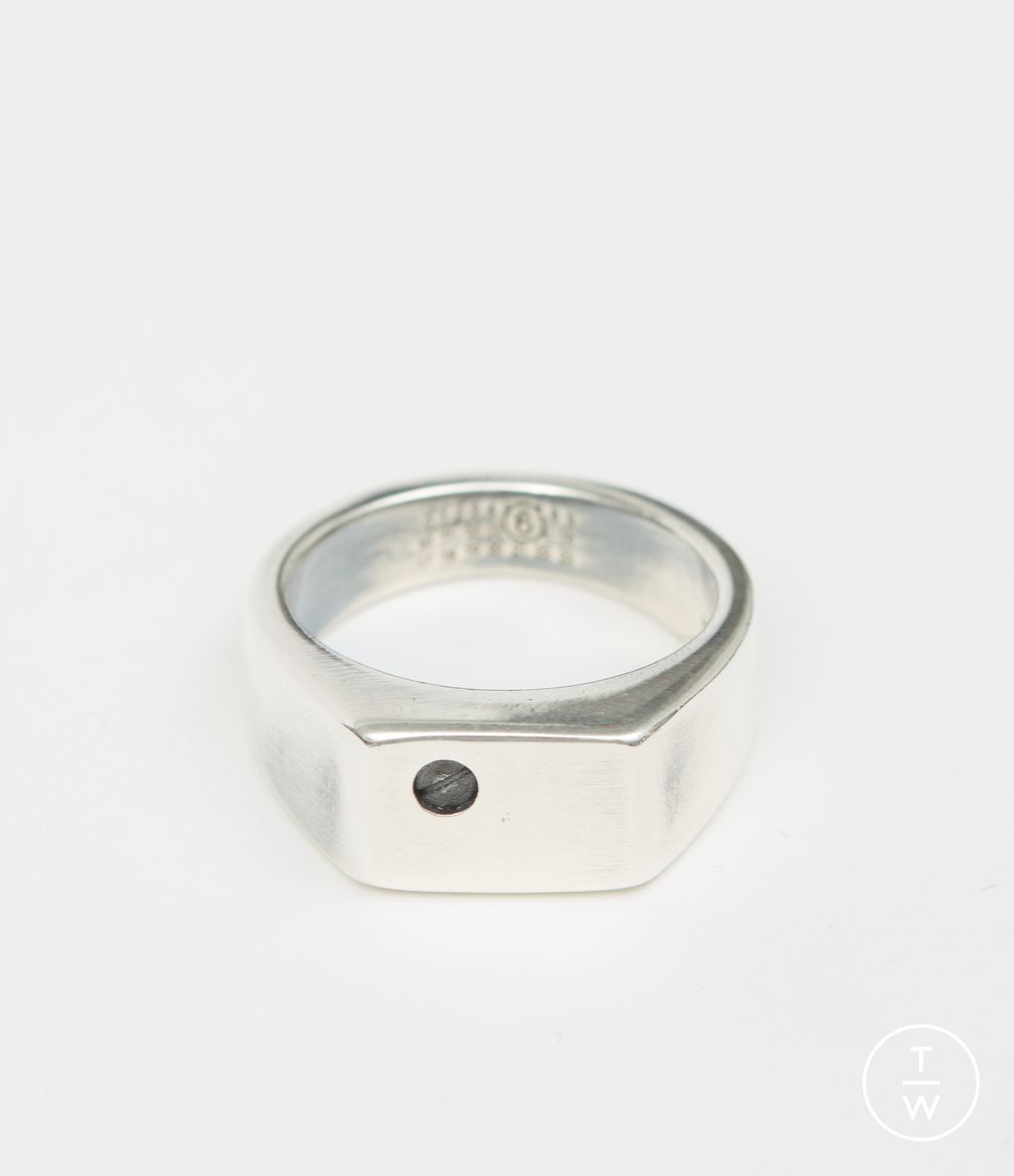 Fashion Week Florence - Pitti Fall/Winter 2025 look 64 from the MM6 Maison Margiela collection menswear accessories