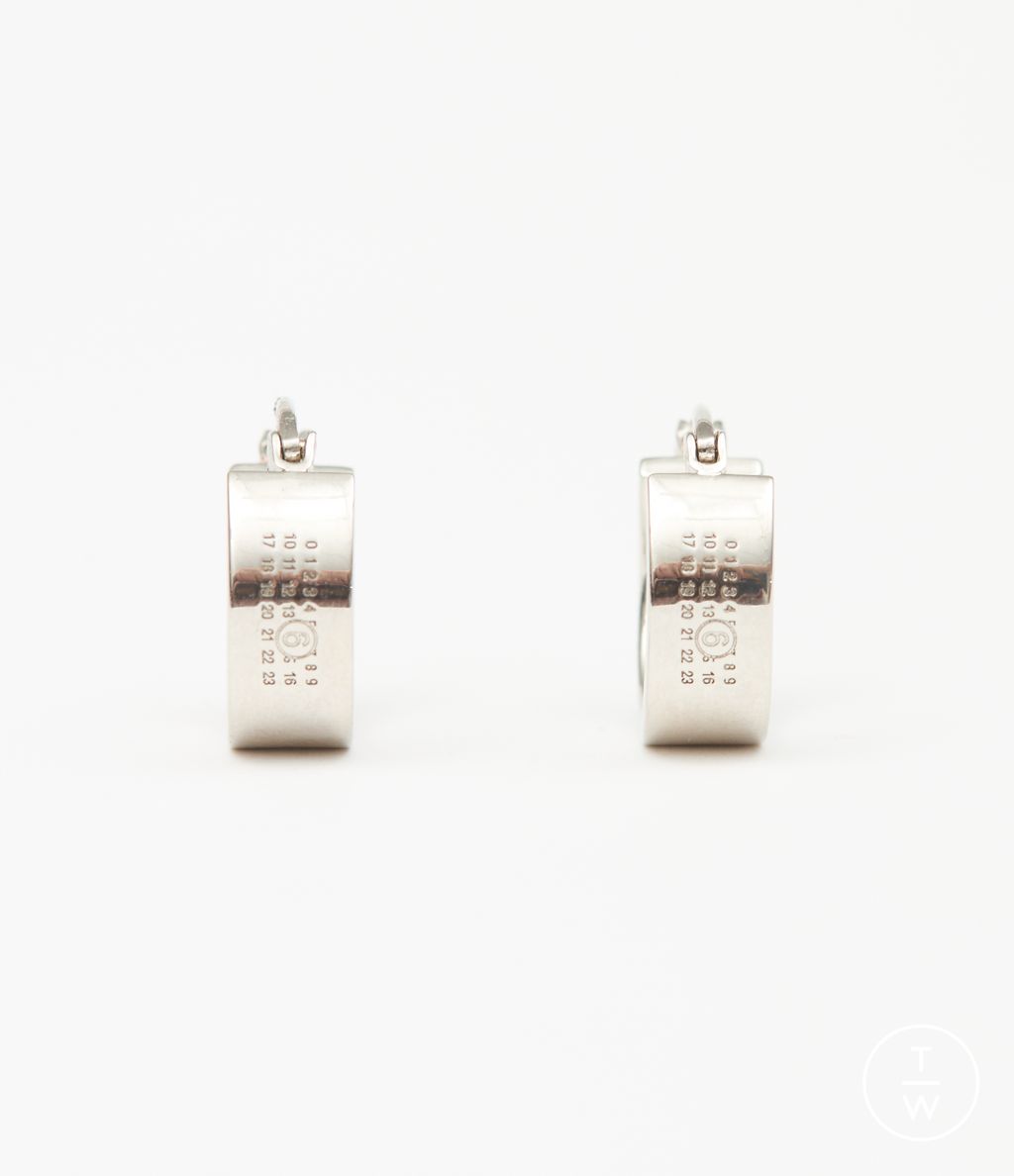 Fashion Week Florence - Pitti Fall/Winter 2025 look 78 de la collection MM6 Maison Margiela menswear accessories