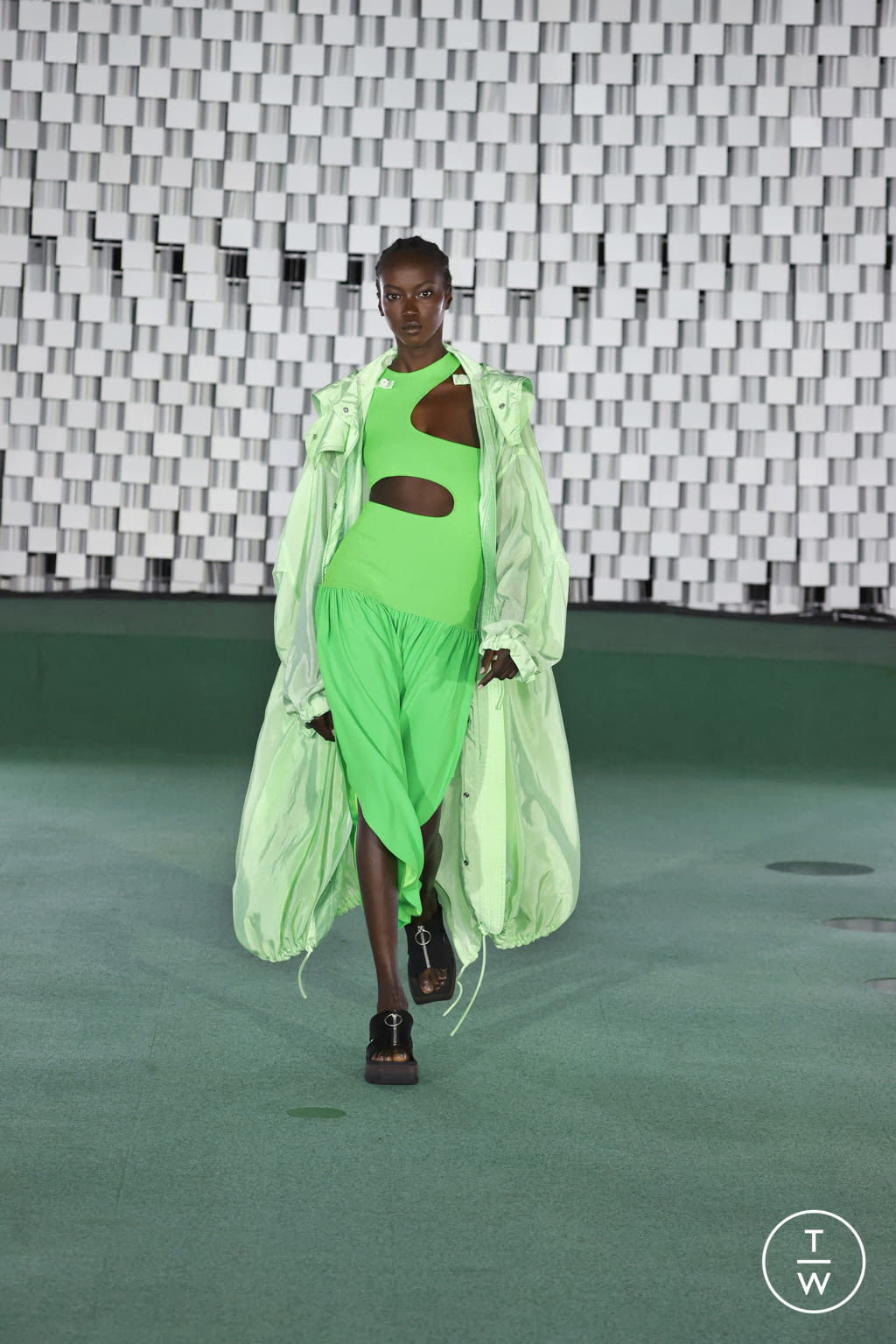Fashion Week Paris Spring/Summer 2022 look 1 from the Stella McCartney collection womenswear