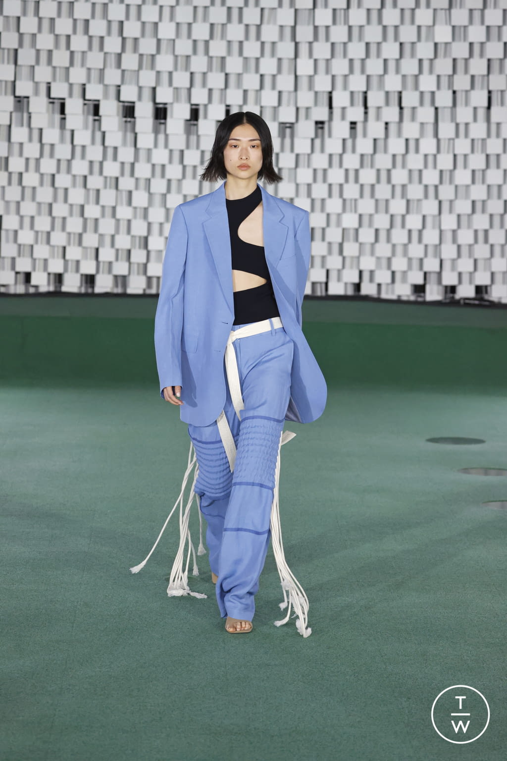 Fashion Week Paris Spring/Summer 2022 look 2 de la collection Stella McCartney womenswear