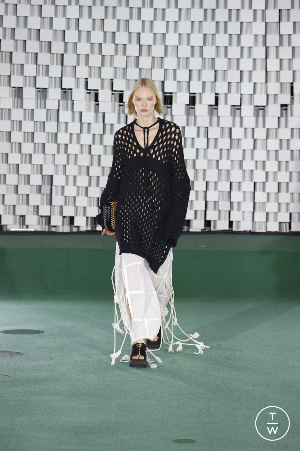 Fashion Week Paris Spring/Summer 2022 look 3 from the Stella McCartney collection 女装