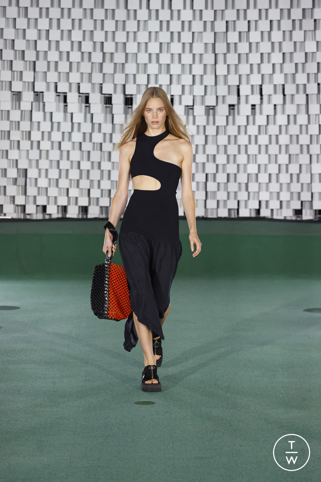 Fashion Week Paris Spring/Summer 2022 look 7 from the Stella McCartney collection womenswear