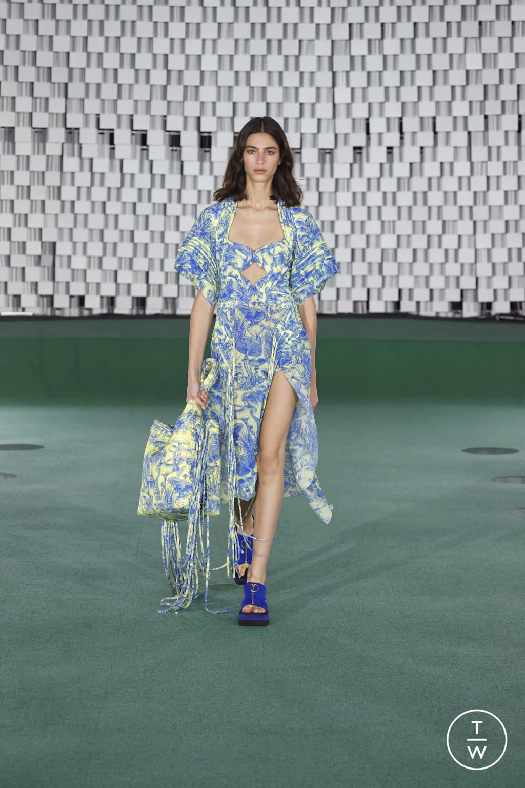 Fashion Week Paris Spring/Summer 2022 look 13 from the Stella McCartney collection womenswear