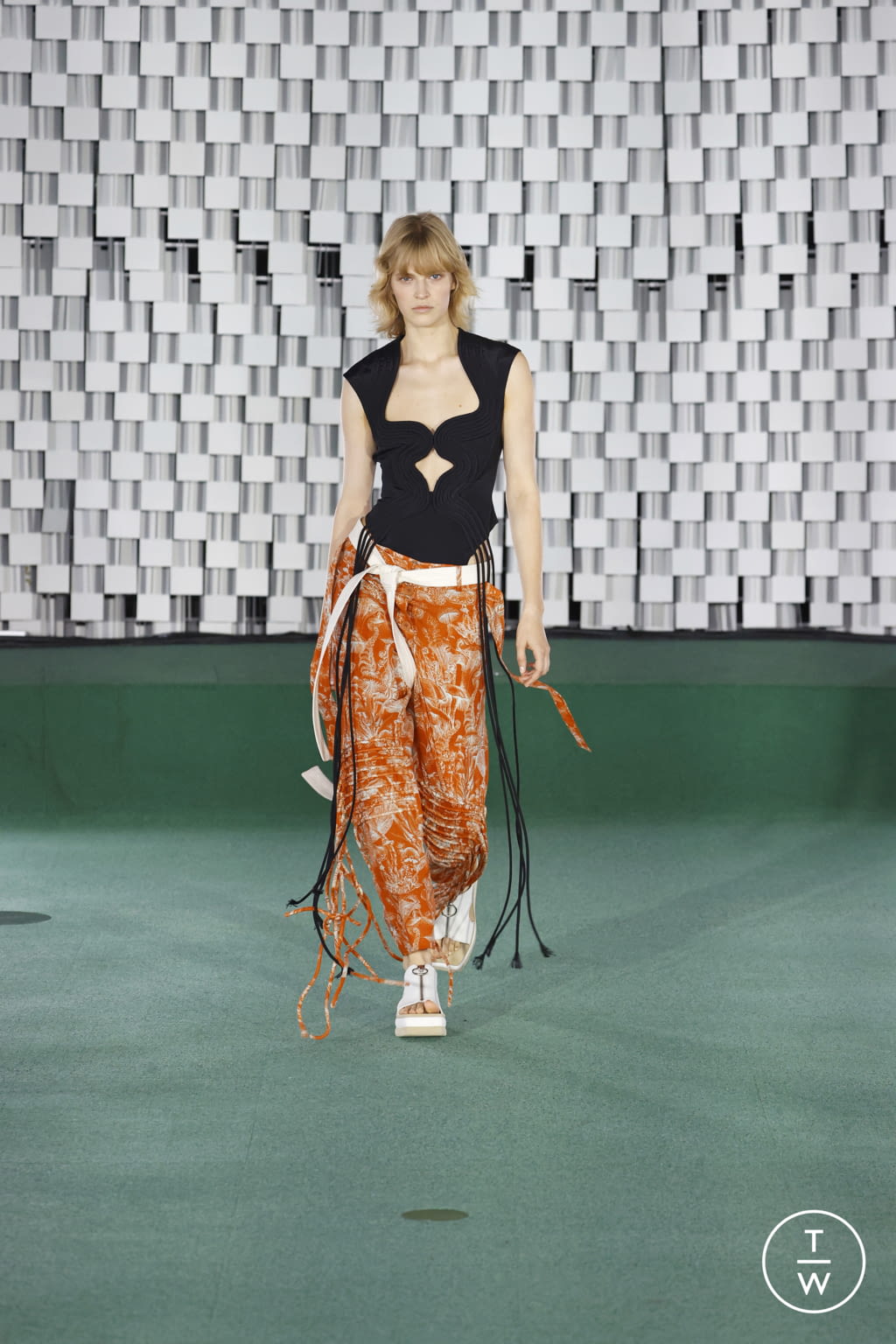 Fashion Week Paris Spring/Summer 2022 look 16 from the Stella McCartney collection womenswear