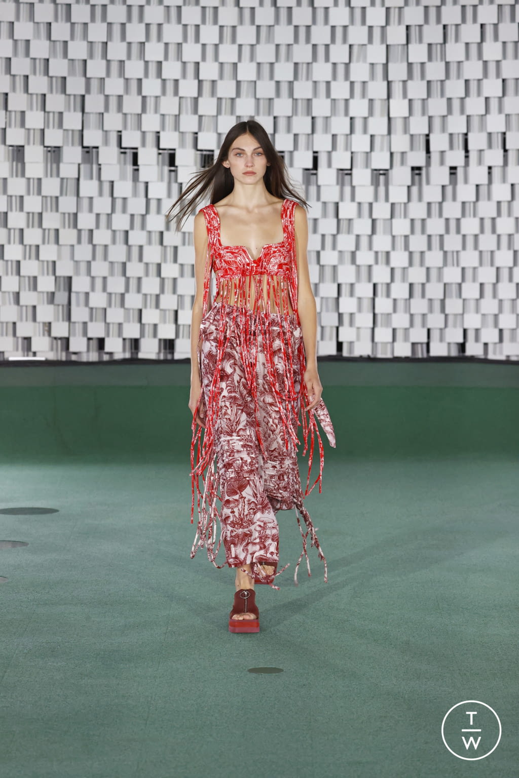 Fashion Week Paris Spring/Summer 2022 look 17 from the Stella McCartney collection womenswear