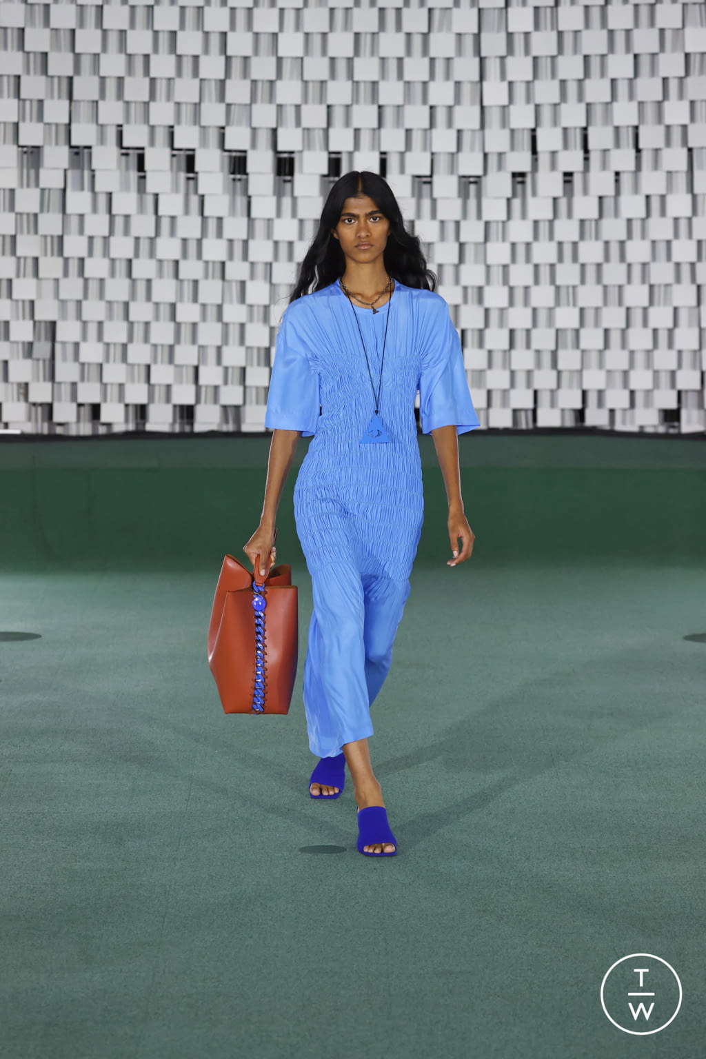 Fashion Week Paris Spring/Summer 2022 look 24 from the Stella McCartney collection 女装