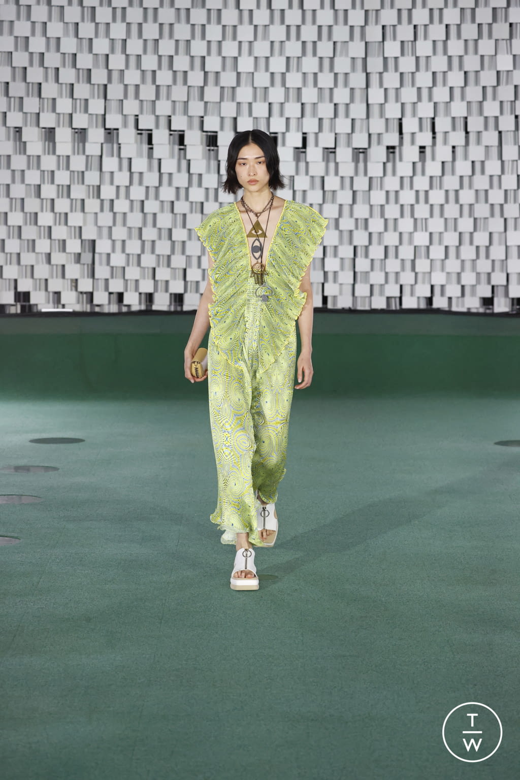 Fashion Week Paris Spring/Summer 2022 look 27 from the Stella McCartney collection 女装
