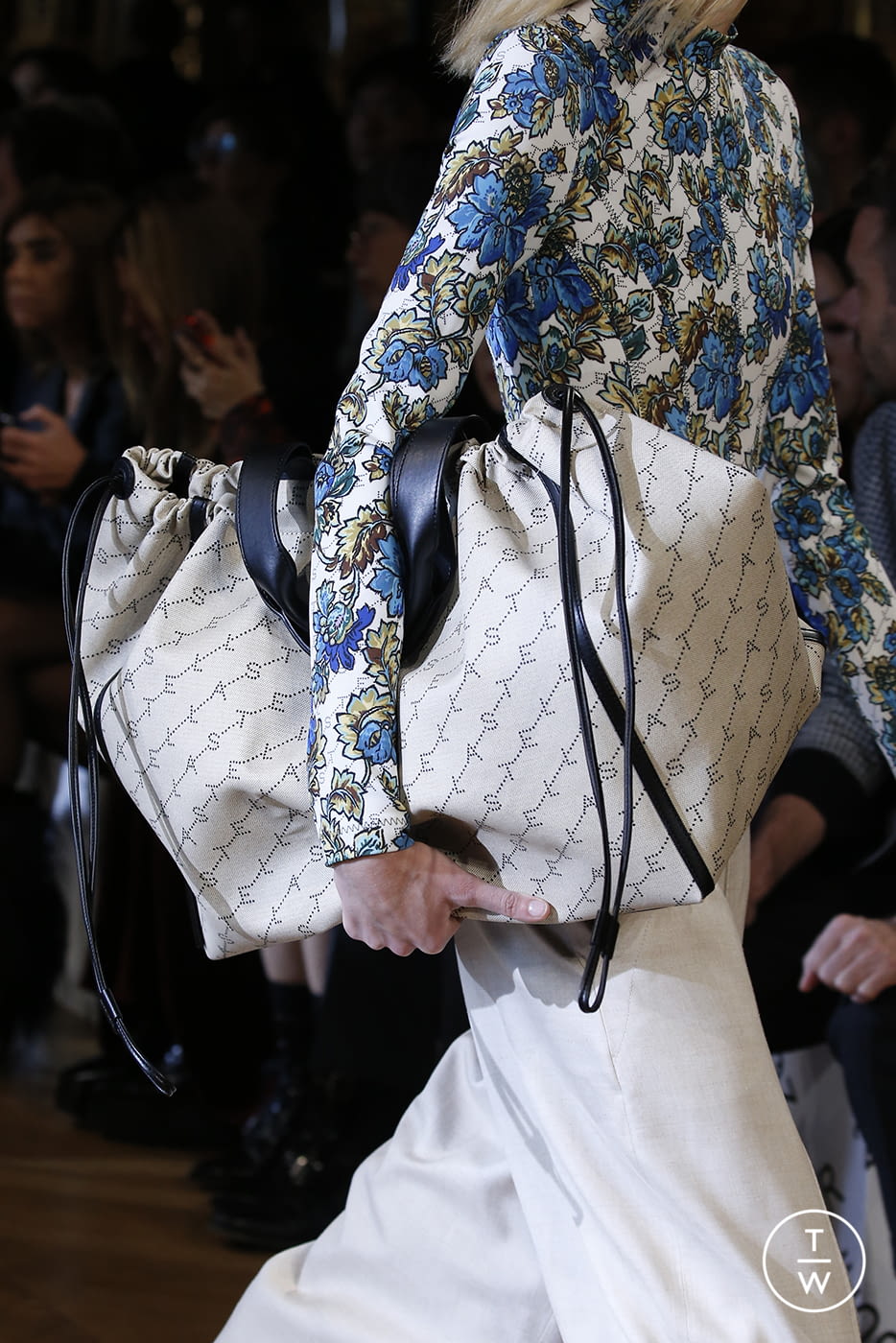 Fashion Week Paris Spring/Summer 2019 look 5 from the Stella McCartney collection womenswear accessories