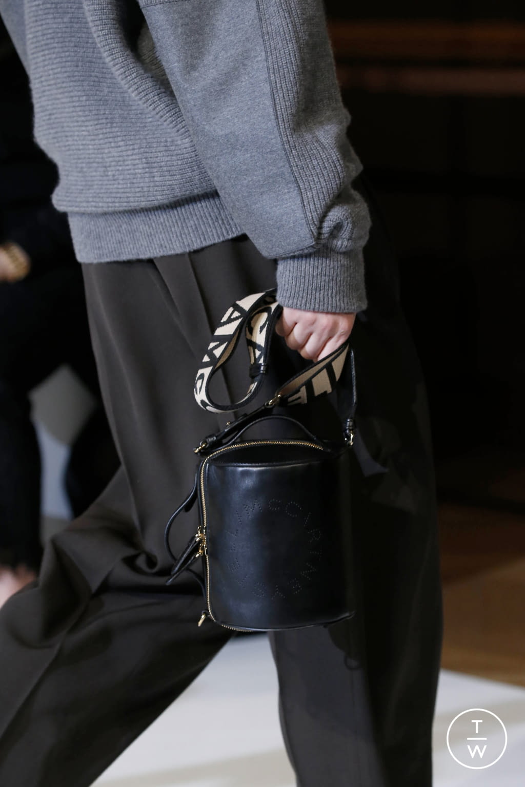 Fashion Week Paris Fall/Winter 2019 look 10 from the Stella McCartney collection womenswear accessories