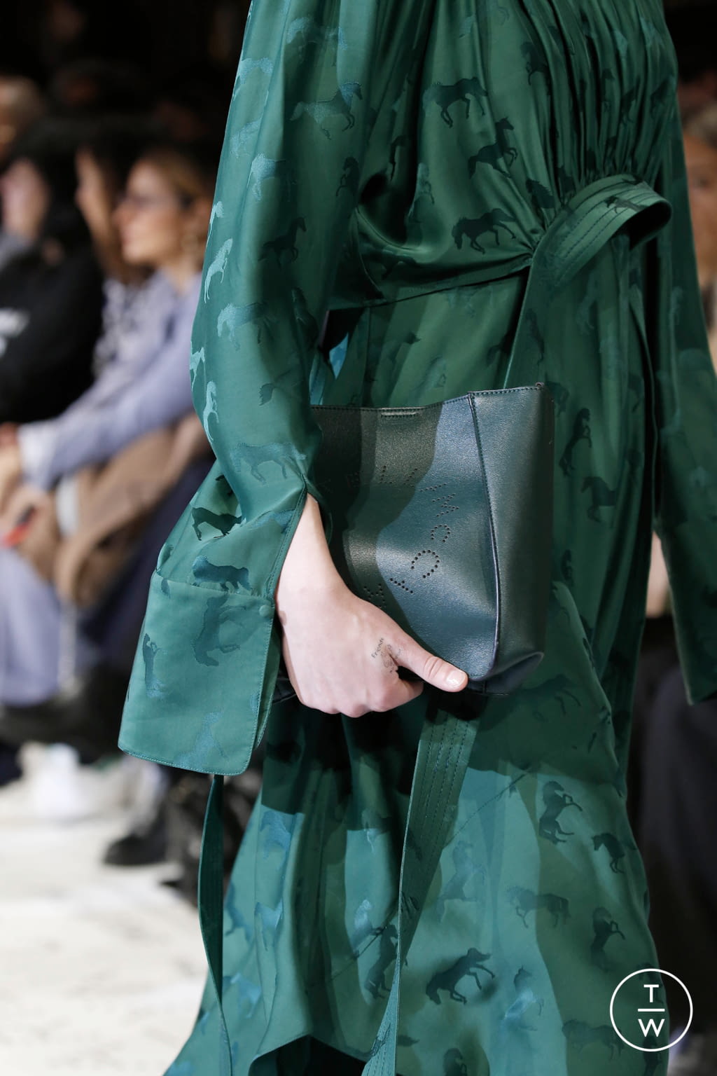 Fashion Week Paris Fall/Winter 2019 look 13 de la collection Stella McCartney womenswear accessories