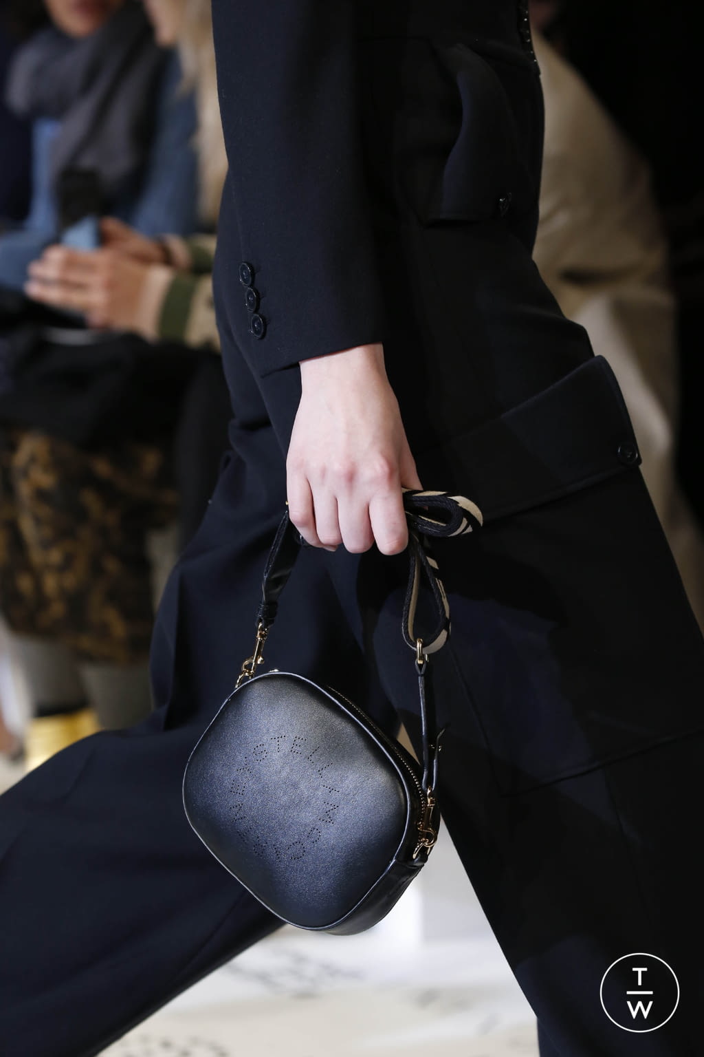 Fashion Week Paris Fall/Winter 2019 look 14 de la collection Stella McCartney womenswear accessories
