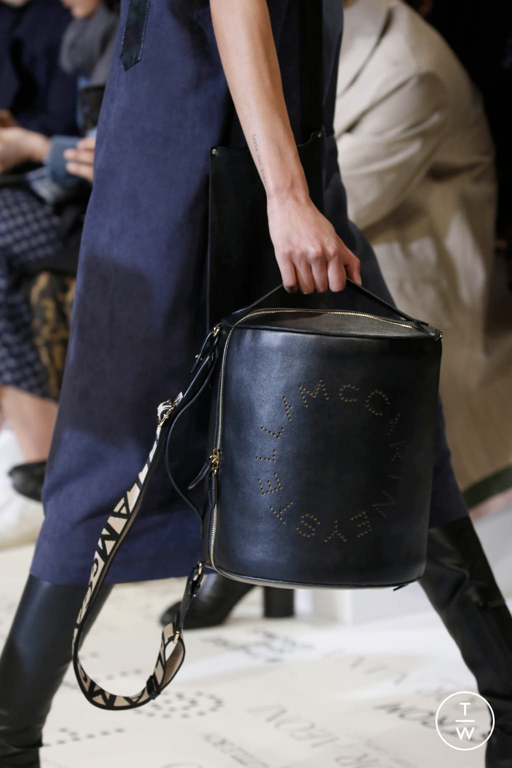 Fashion Week Paris Fall/Winter 2019 look 8 de la collection Stella McCartney womenswear accessories