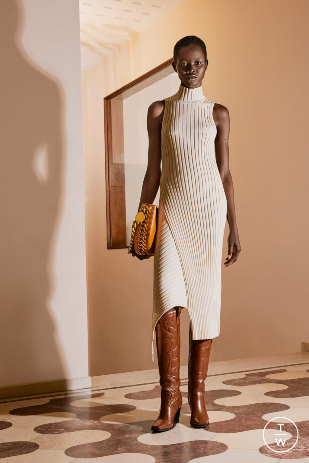 Fashion Week Paris Pre-Fall 2022 look 2 from the Stella McCartney collection womenswear