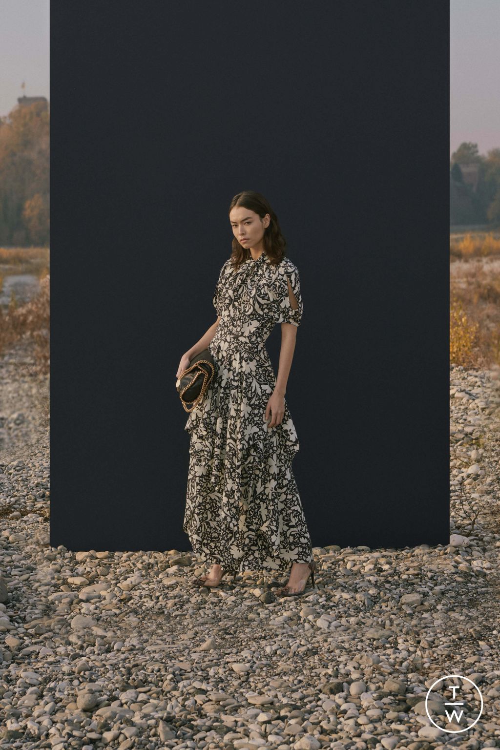 Fashion Week Paris Pre-Fall 2023 look 18 from the Stella McCartney collection womenswear