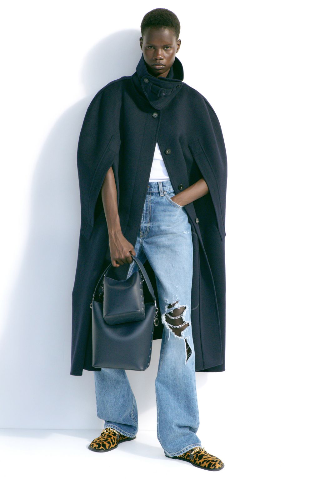 Fashion Week Paris Resort 2025 look 17 from the Stella McCartney collection 女装