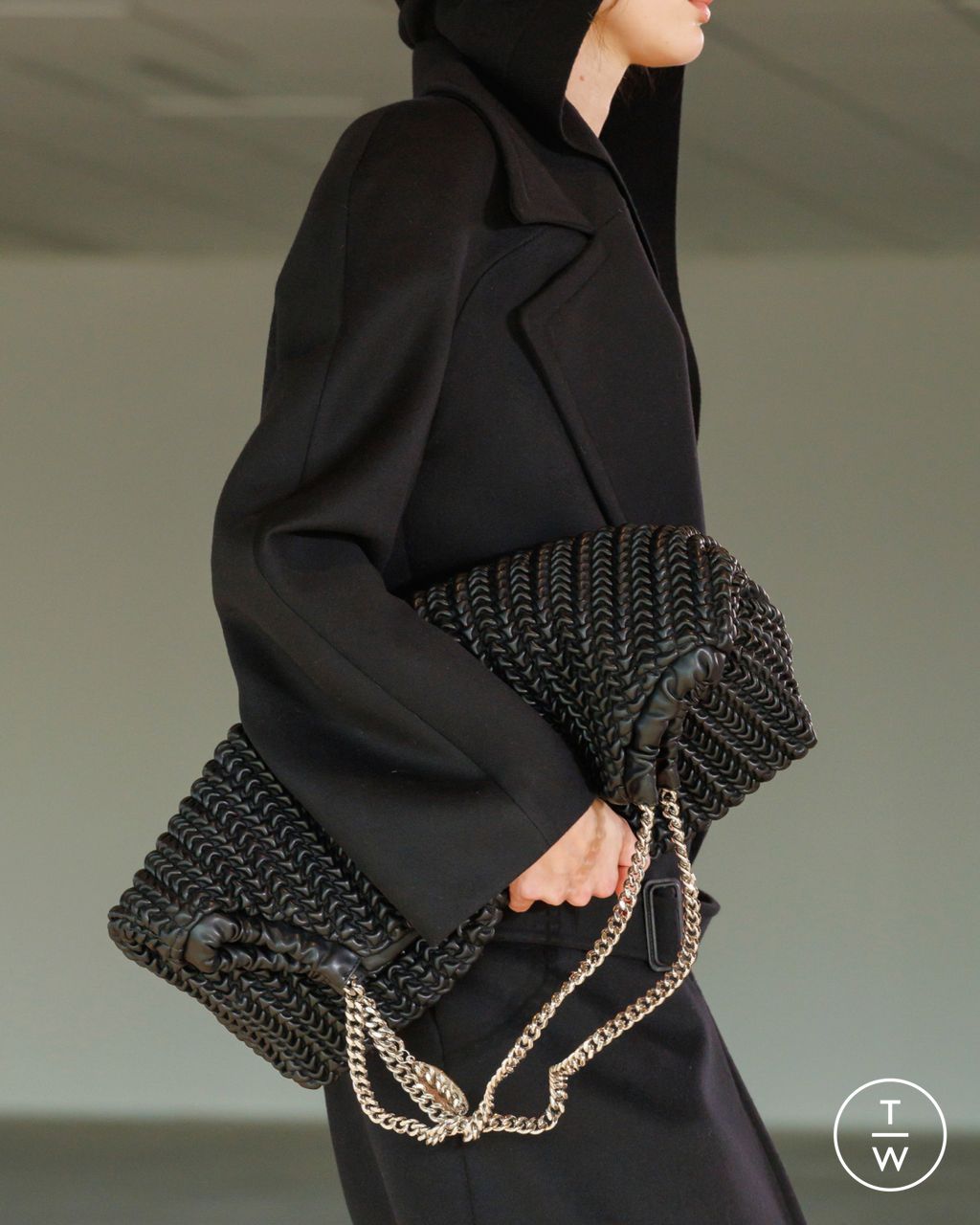 Fashion Week Paris Fall/Winter 2025 look 15 from the Stella McCartney collection womenswear accessories