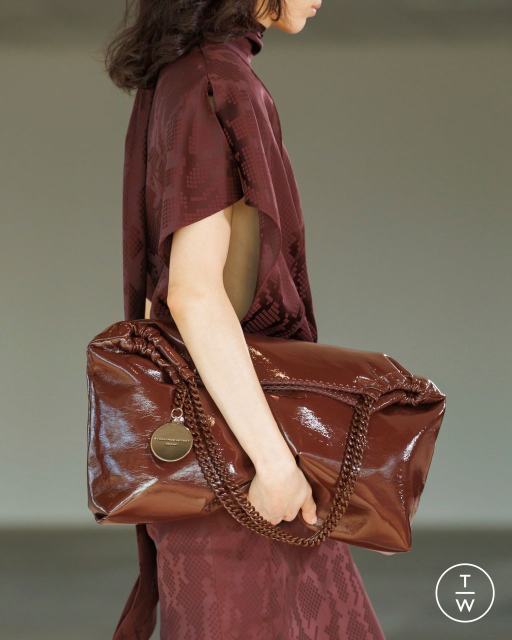Fashion Week Paris Fall/Winter 2025 look 24 from the Stella McCartney collection womenswear accessories