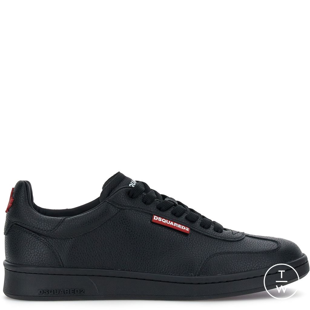 Fashion Week Milan Fall/Winter 2024 look 29 from the Dsquared2 collection menswear accessories