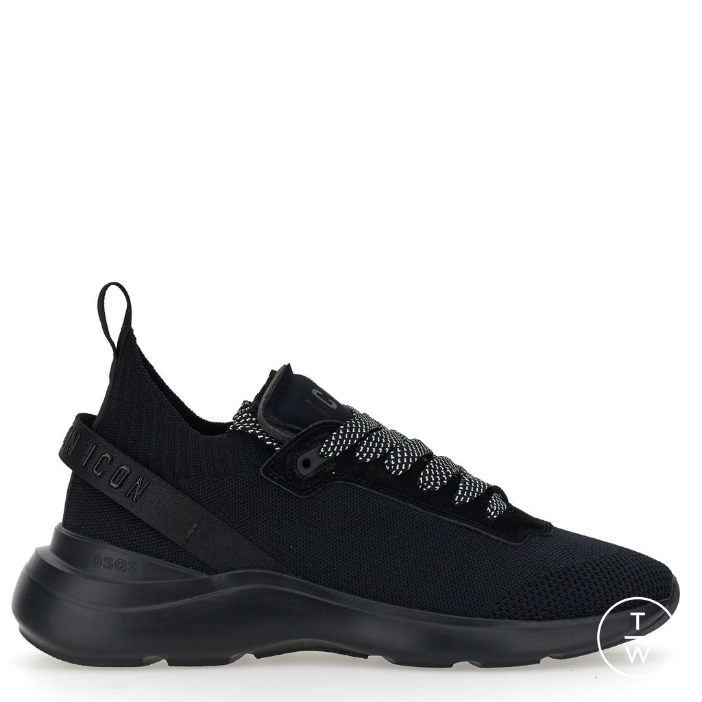 Fashion Week Milan Fall/Winter 2024 look 26 from the Dsquared2 collection menswear accessories