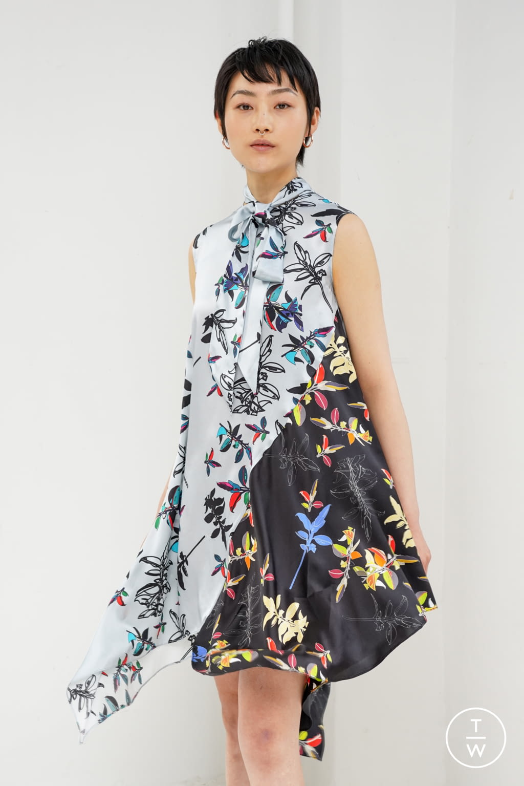 Fashion Week New York Fall/Winter 2021 look 25 de la collection SNOW XUE GAO womenswear