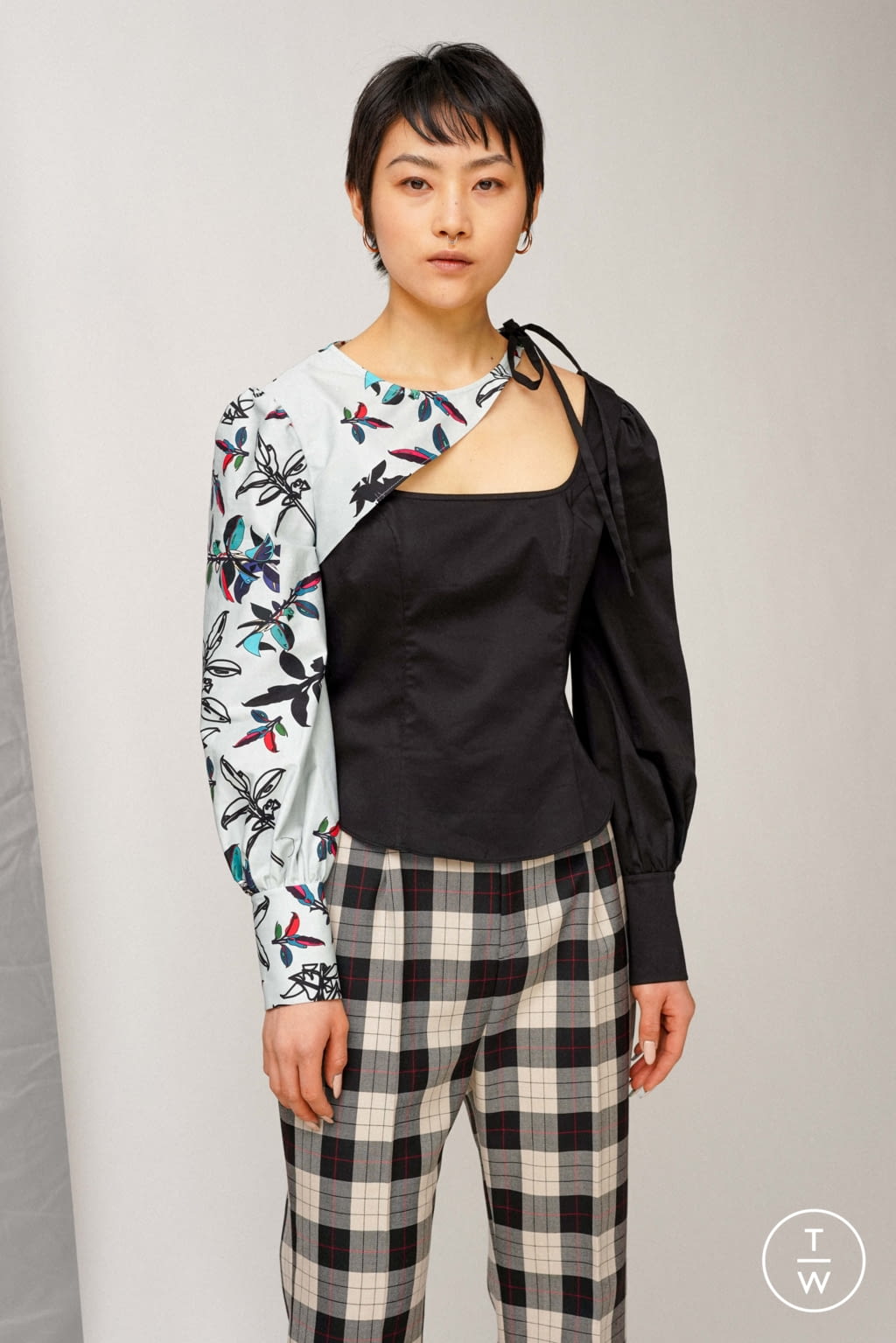 Fashion Week New York Fall/Winter 2021 look 8 from the SNOW XUE GAO collection womenswear