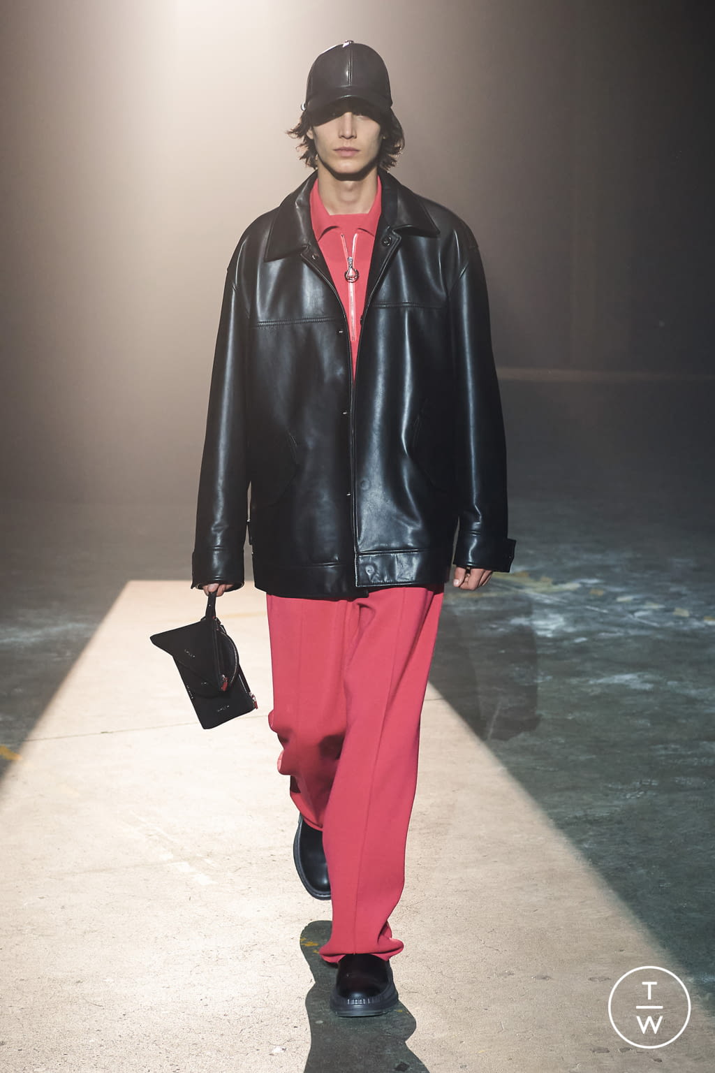 Fashion Week Milan Fall/Winter 2021 look 32 from the SOLID HOMME collection 男装
