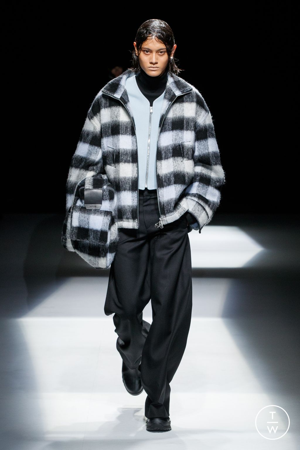 Fashion Week Paris Fall/Winter 2023 look 1 from the SOLID HOMME collection menswear