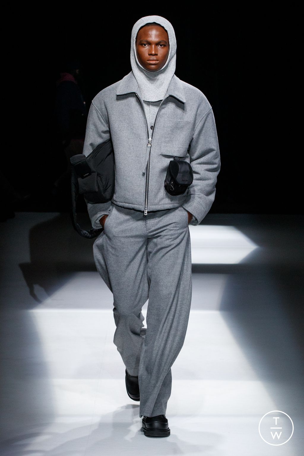 Fashion Week Paris Fall/Winter 2023 look 34 from the SOLID HOMME collection 男装