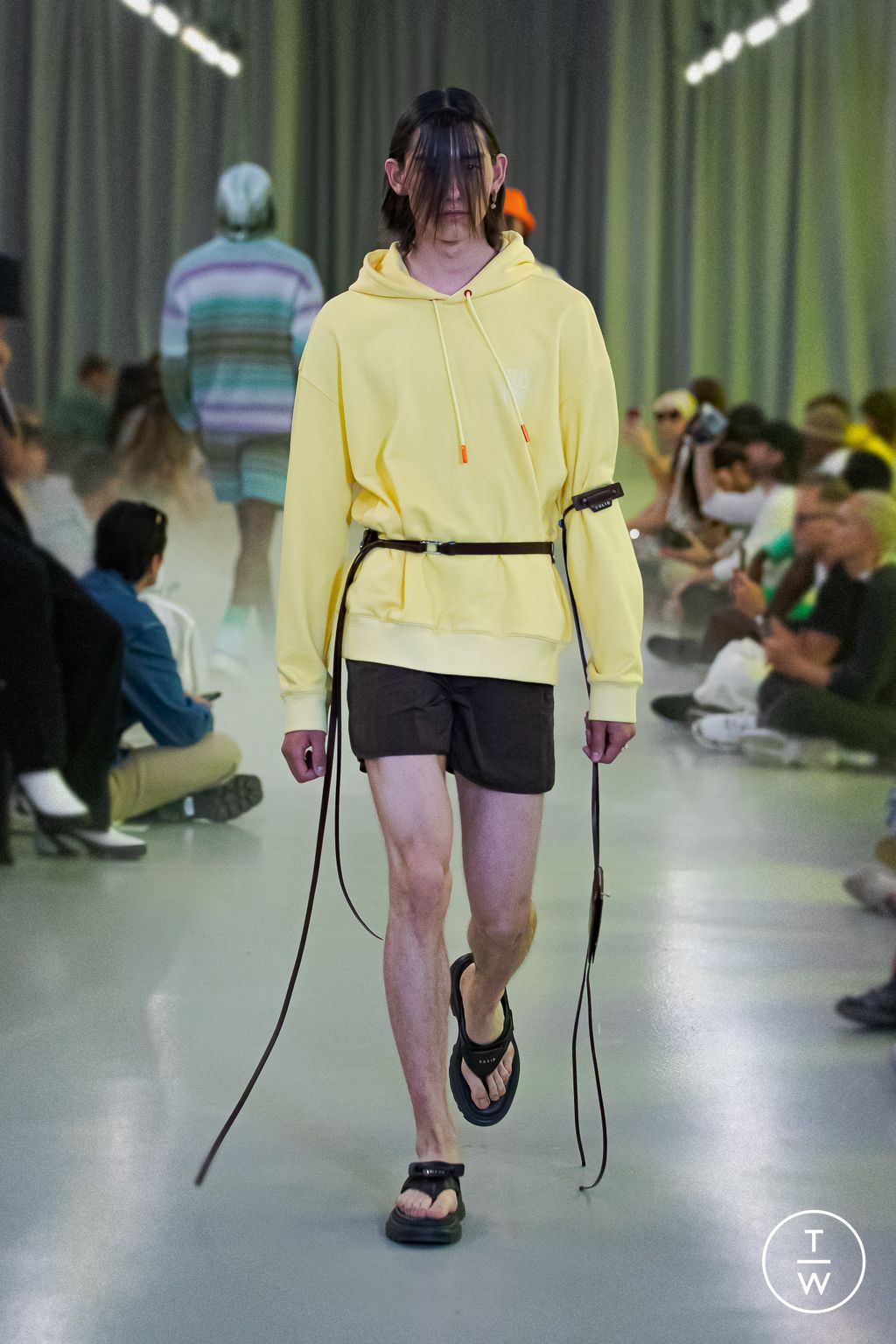 Fashion Week Paris Spring/Summer 2023 look 11 from the SOLID HOMME collection 男装