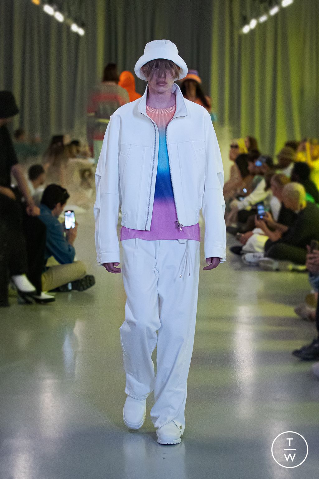 Fashion Week Paris Spring/Summer 2023 look 23 from the SOLID HOMME collection 男装