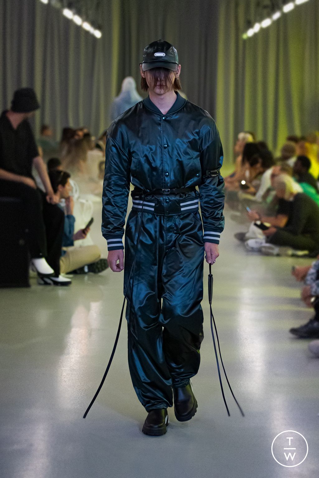 Fashion Week Paris Spring/Summer 2023 look 30 from the SOLID HOMME collection menswear