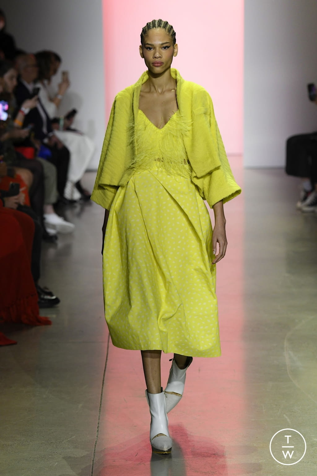 Fashion Week New York Fall/Winter 2022 look 2 de la collection Son Jung Wan womenswear
