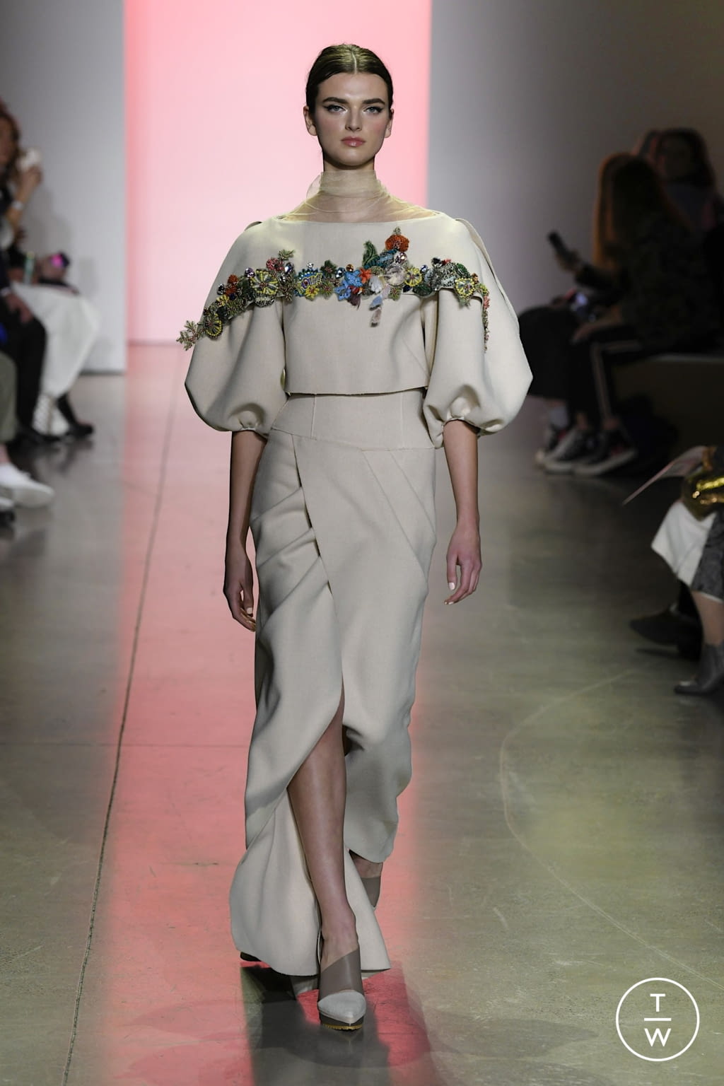 Fashion Week New York Fall/Winter 2022 look 7 de la collection Son Jung Wan womenswear