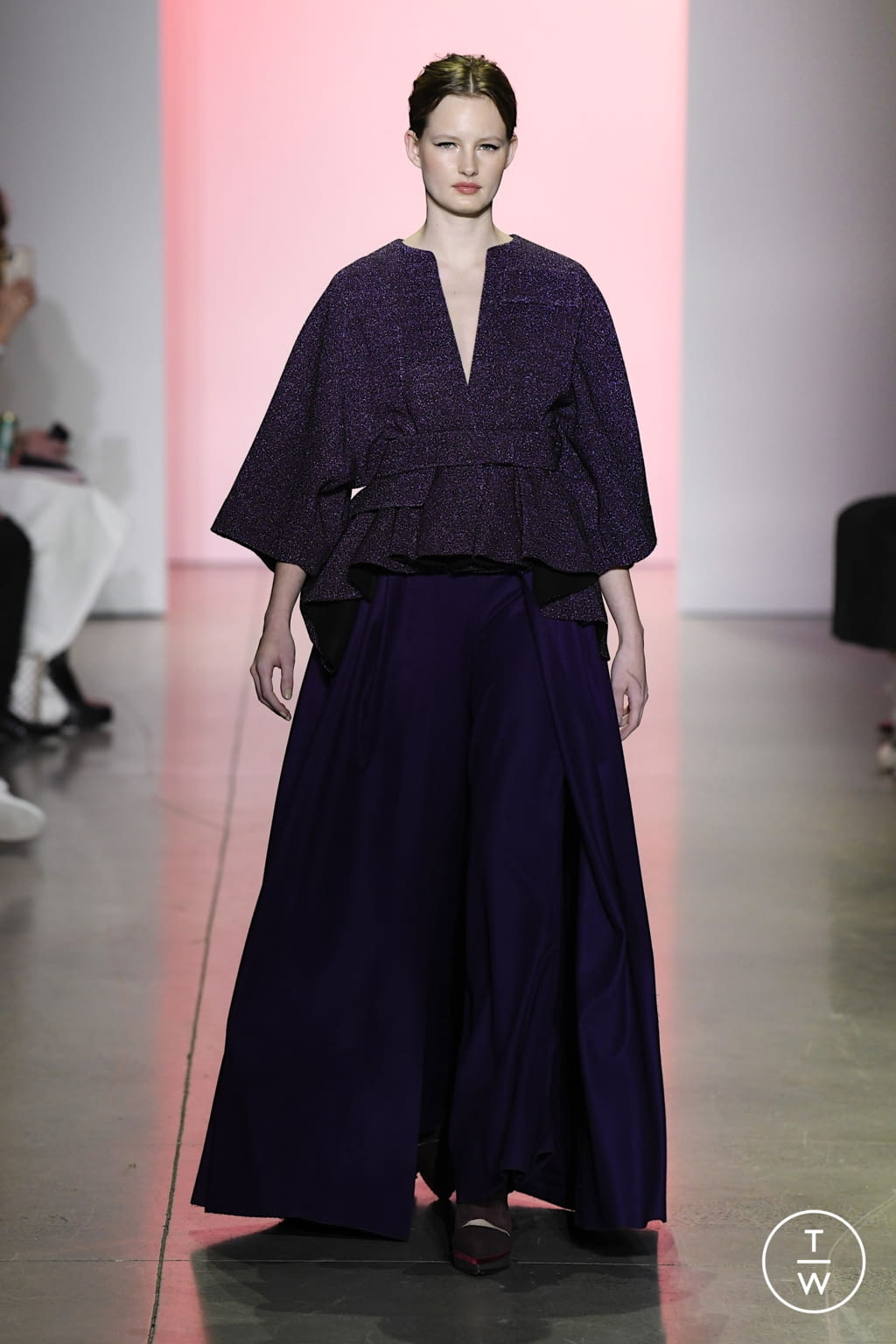 Fashion Week New York Fall/Winter 2022 look 15 de la collection Son Jung Wan womenswear