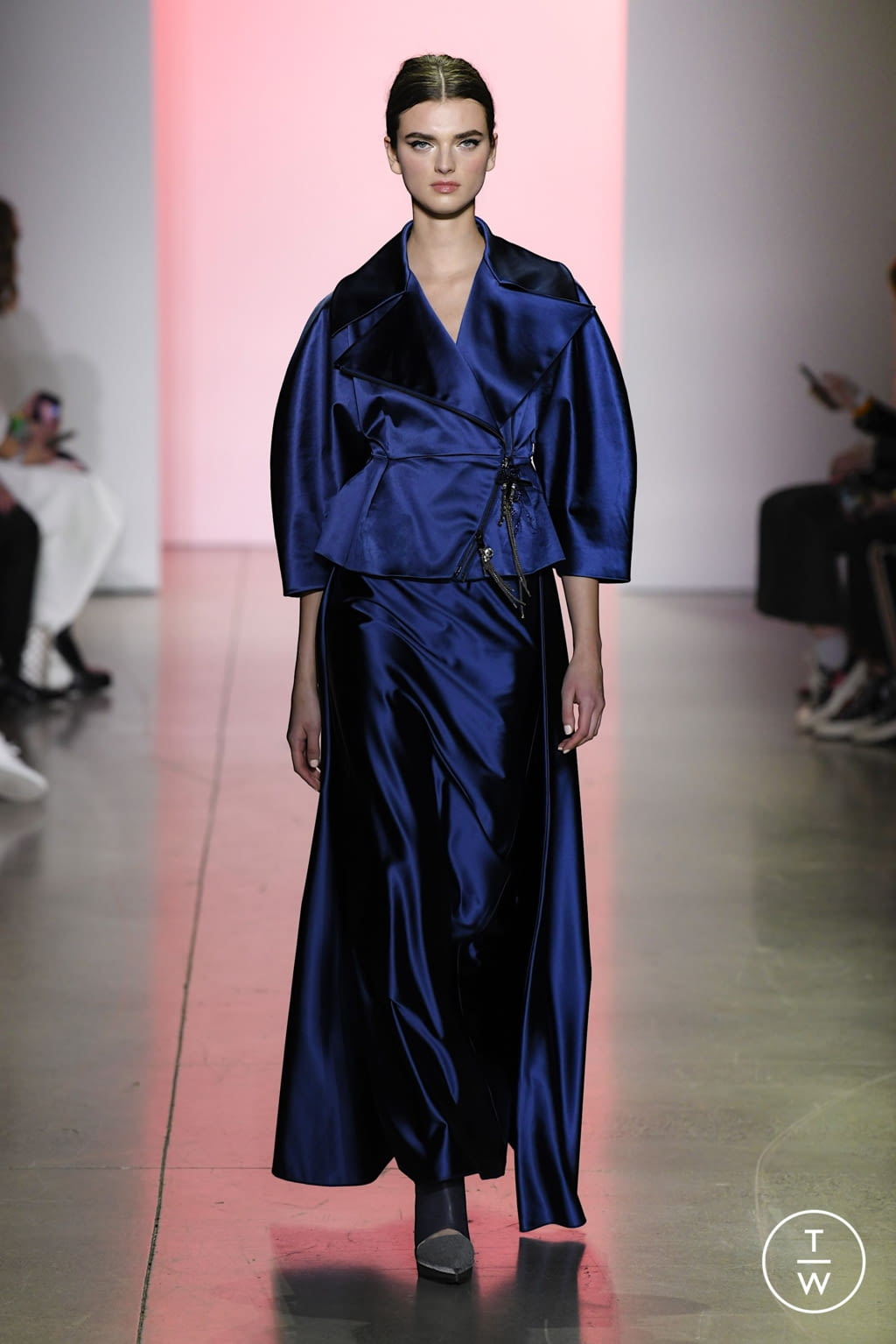 Fashion Week New York Fall/Winter 2022 look 21 de la collection Son Jung Wan womenswear
