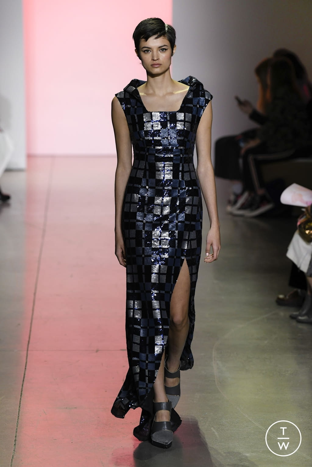 Fashion Week New York Fall/Winter 2022 look 22 de la collection Son Jung Wan womenswear