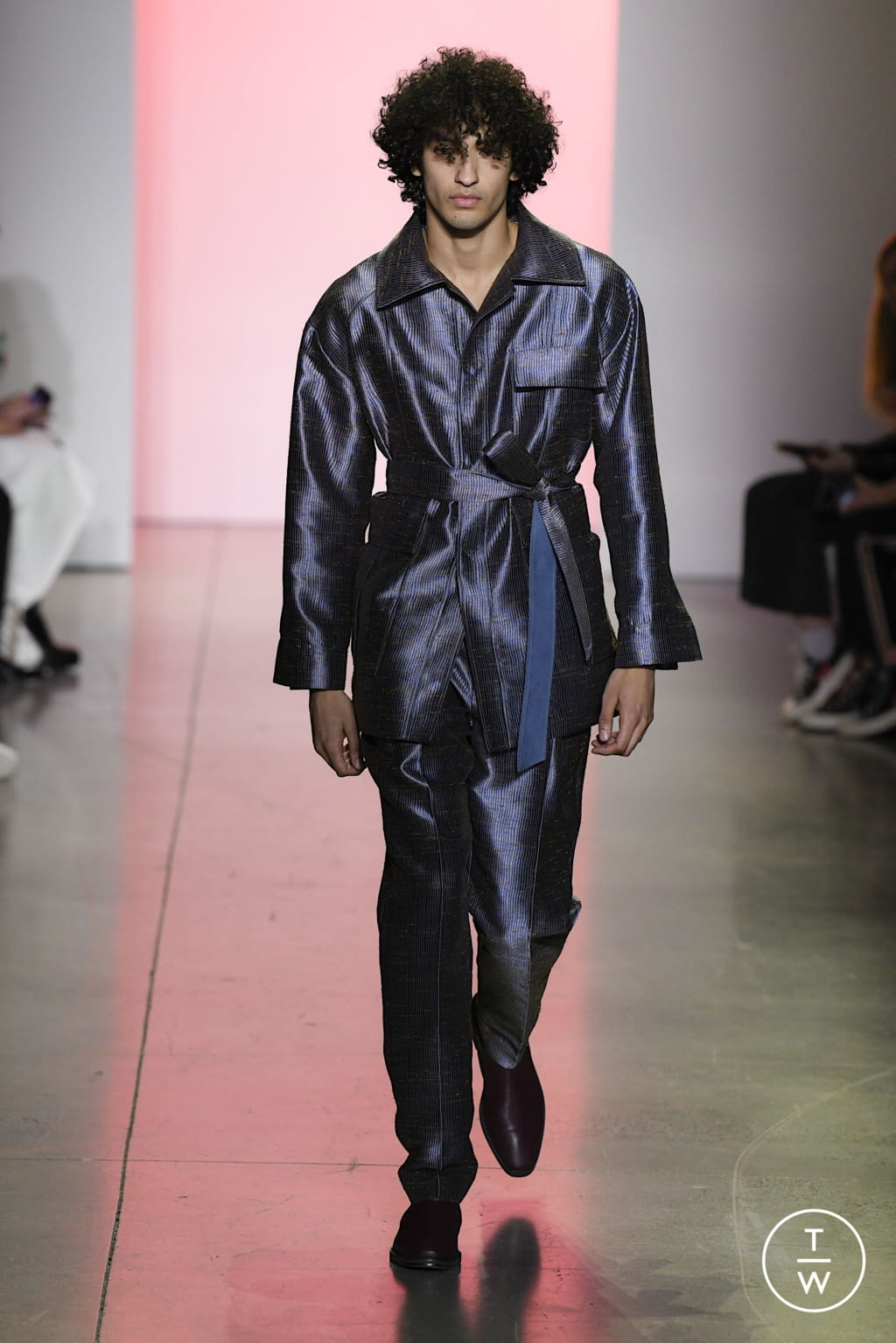 Fashion Week New York Fall/Winter 2022 look 25 de la collection Son Jung Wan womenswear