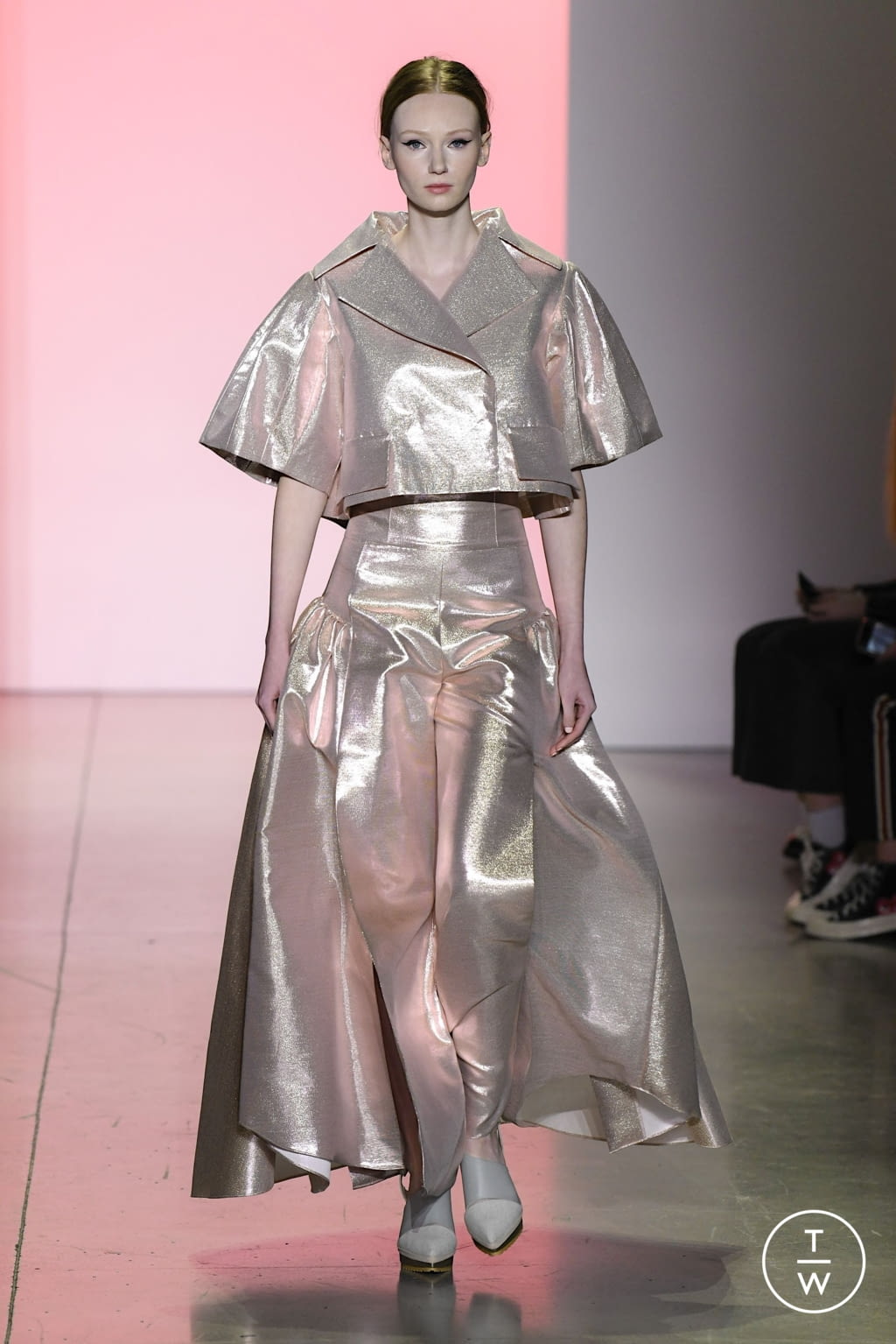 Fashion Week New York Fall/Winter 2022 look 30 de la collection Son Jung Wan womenswear