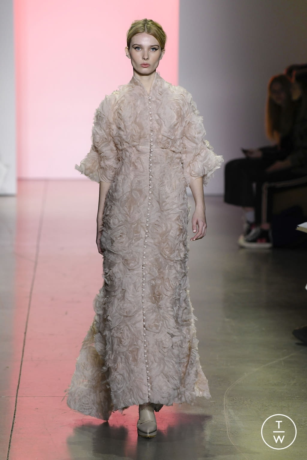 Fashion Week New York Fall/Winter 2022 look 37 de la collection Son Jung Wan womenswear