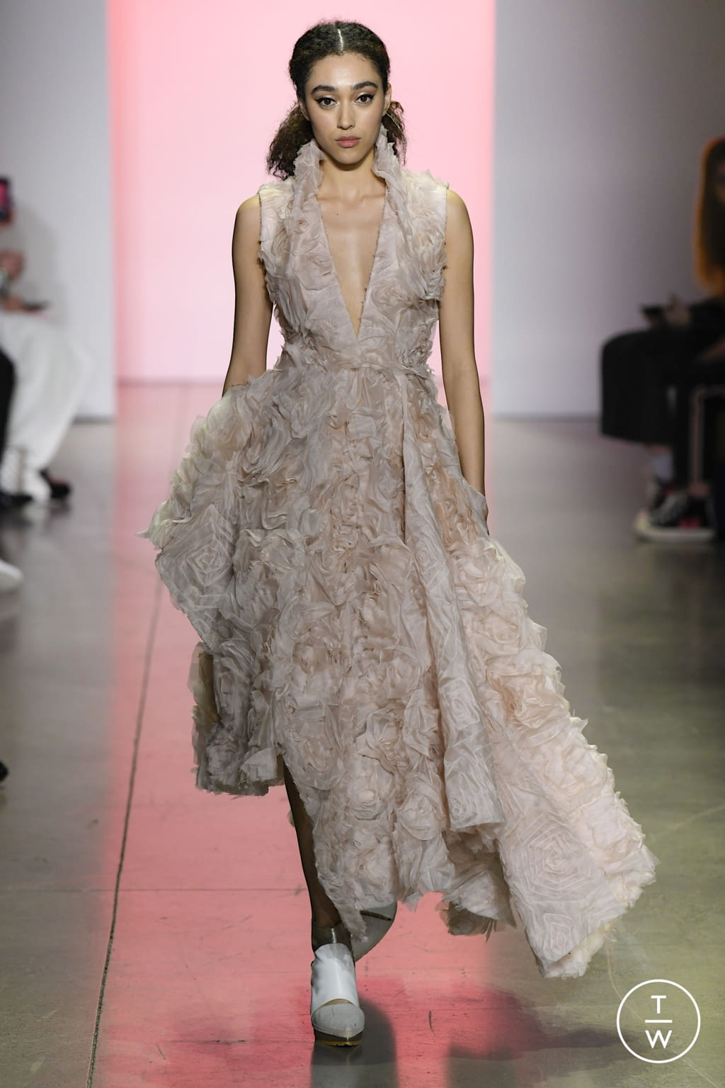 Fashion Week New York Fall/Winter 2022 look 38 de la collection Son Jung Wan womenswear