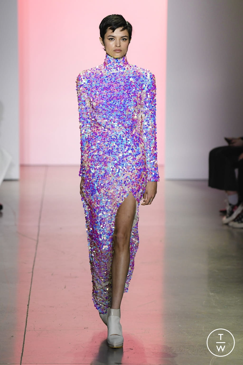 Fashion Week New York Fall/Winter 2022 look 40 de la collection Son Jung Wan womenswear