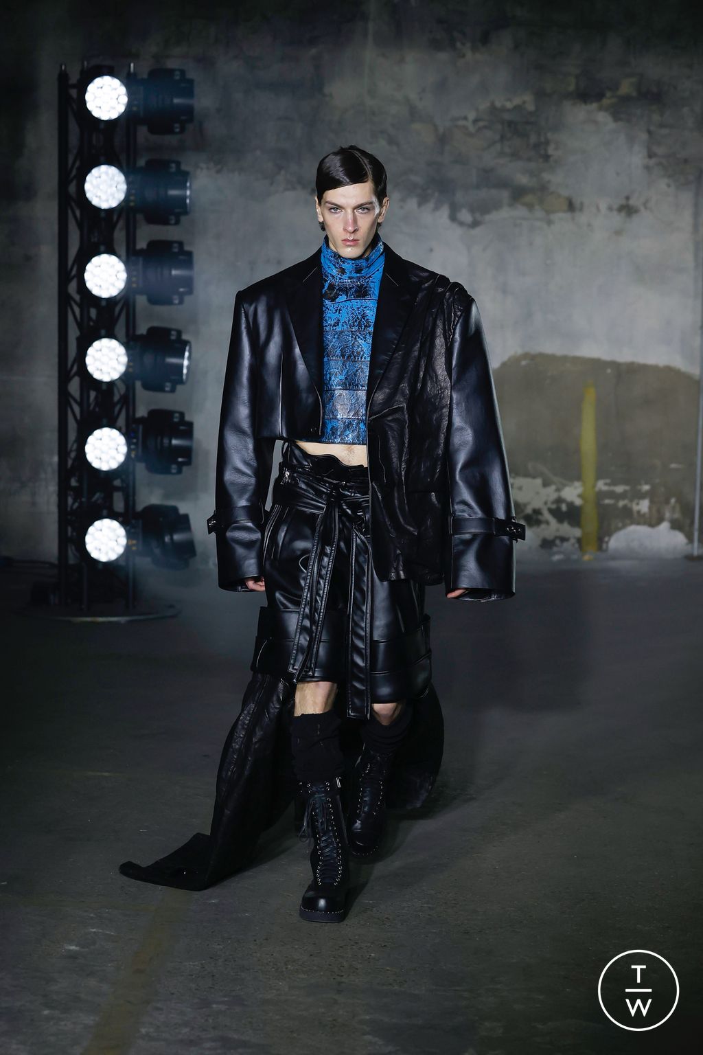 Fashion Week Paris Fall/Winter 2023 look 1 from the Songzio collection menswear