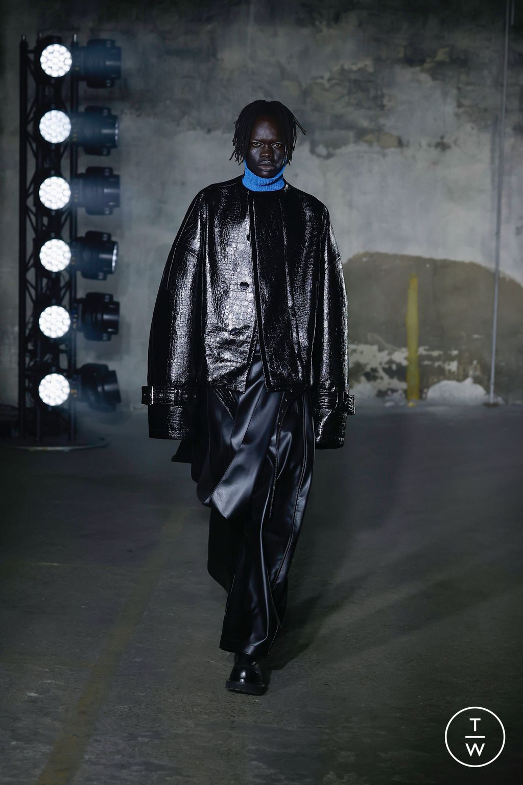 Fashion Week Paris Fall/Winter 2023 look 4 from the Songzio collection menswear