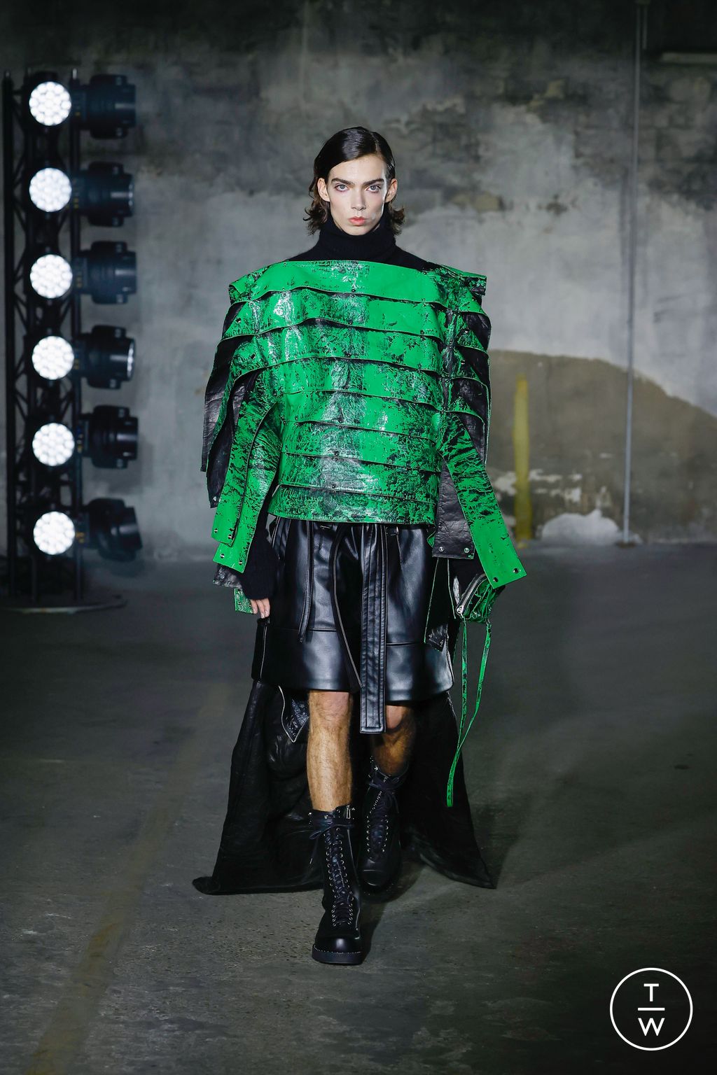 Fashion Week Paris Fall/Winter 2023 look 20 de la collection Songzio menswear