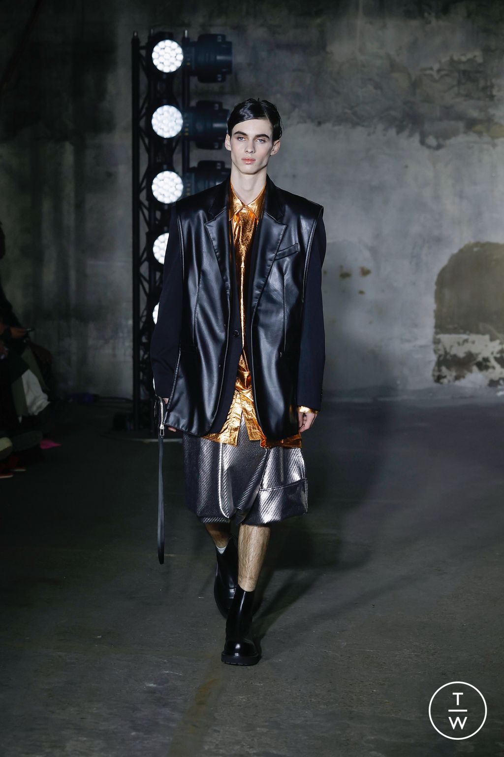 Fashion Week Paris Fall/Winter 2023 look 23 from the Songzio collection menswear