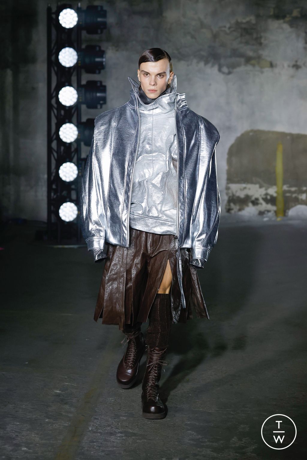 Fashion Week Paris Fall/Winter 2023 look 28 de la collection Songzio menswear