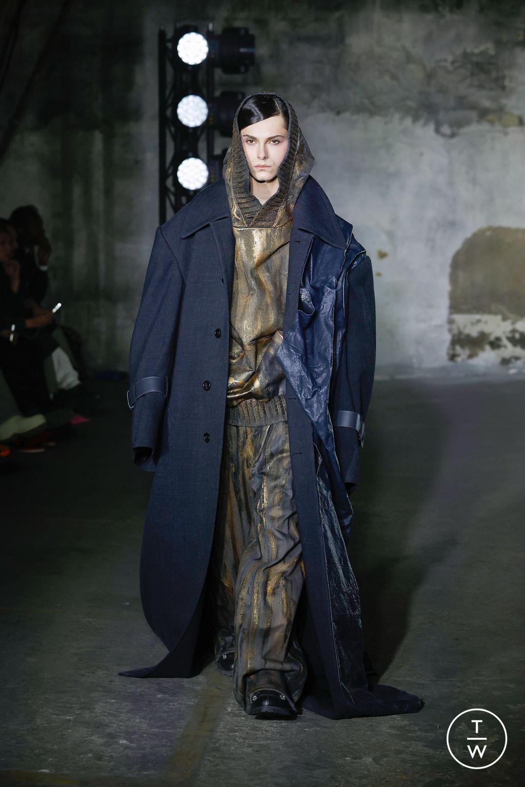 Fashion Week Paris Fall/Winter 2023 look 40 from the Songzio collection menswear