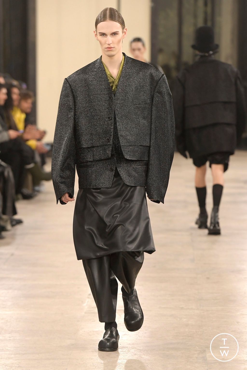 Fashion Week Paris Fall/Winter 2024 look 2 from the Songzio collection menswear