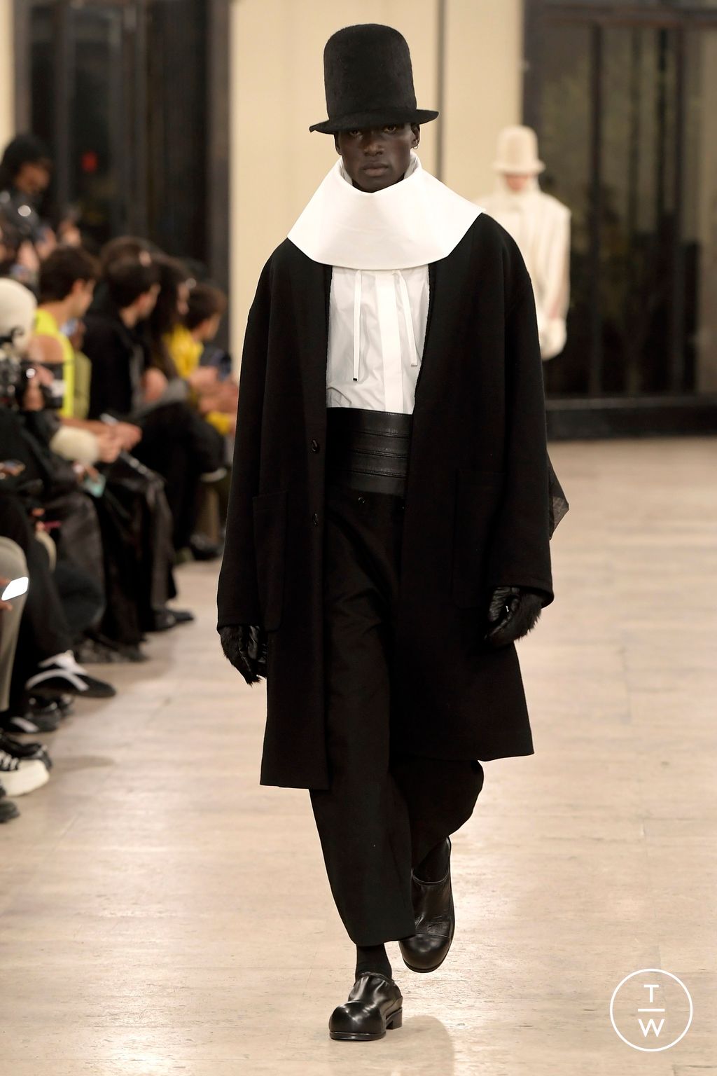 Fashion Week Paris Fall/Winter 2024 look 4 from the Songzio collection menswear